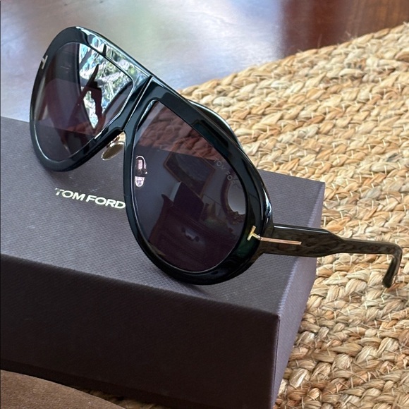 NEW Tom Ford
TOM FORD TROY FT0836 01A - Picture 11 of 14